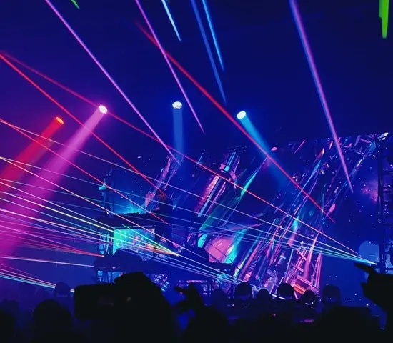 Manfaat Lampu Laser Panggung untuk Meningkatkan Experience Penonton