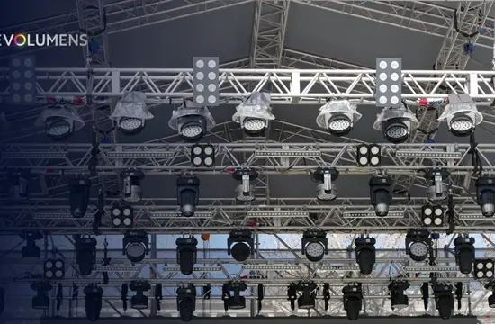 Sistem Lighting untuk Panggung Event Outdoor: Jenis, Fungsi, dan Tantangannya