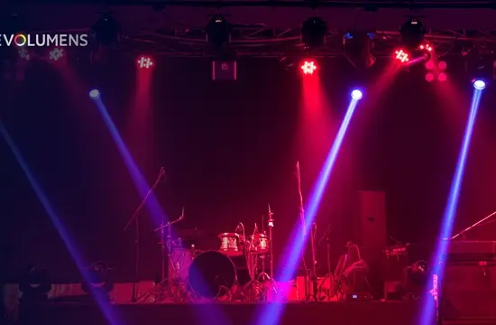 Instalasi Lighting Panggung untuk Konser Musik : Cara Kerja, Jenis Lampu, dan Proses Setup di Lapangan